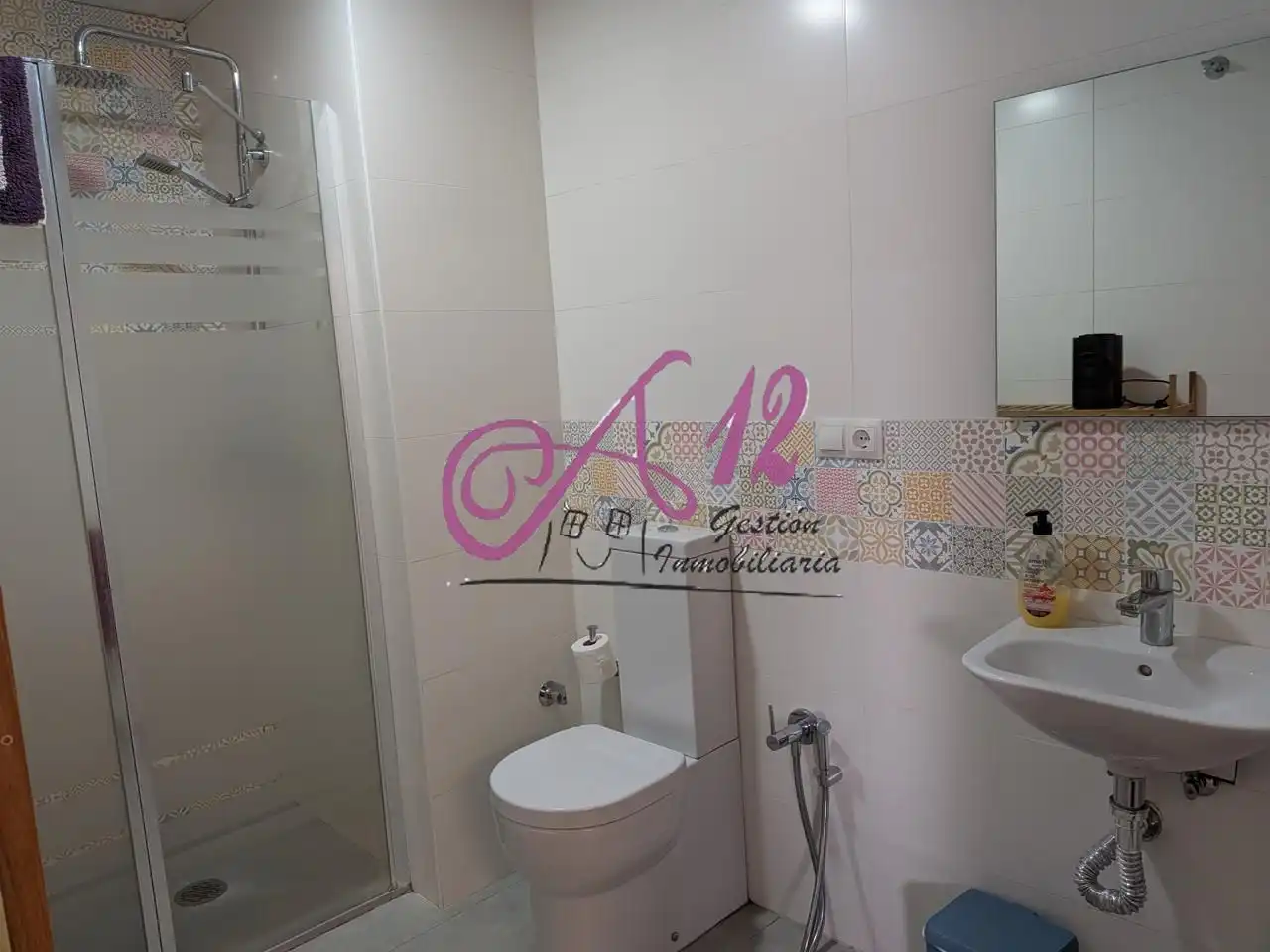 Bathroom of Ground floor for rent in Valencia  with Air Conditioner and Furnished