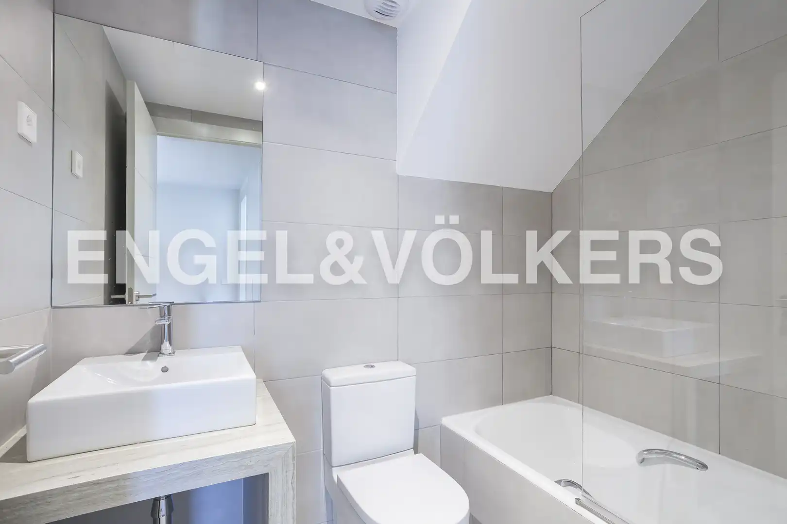 Bathroom of Attic for rent in Madrid  with Heating and Swimming Pool