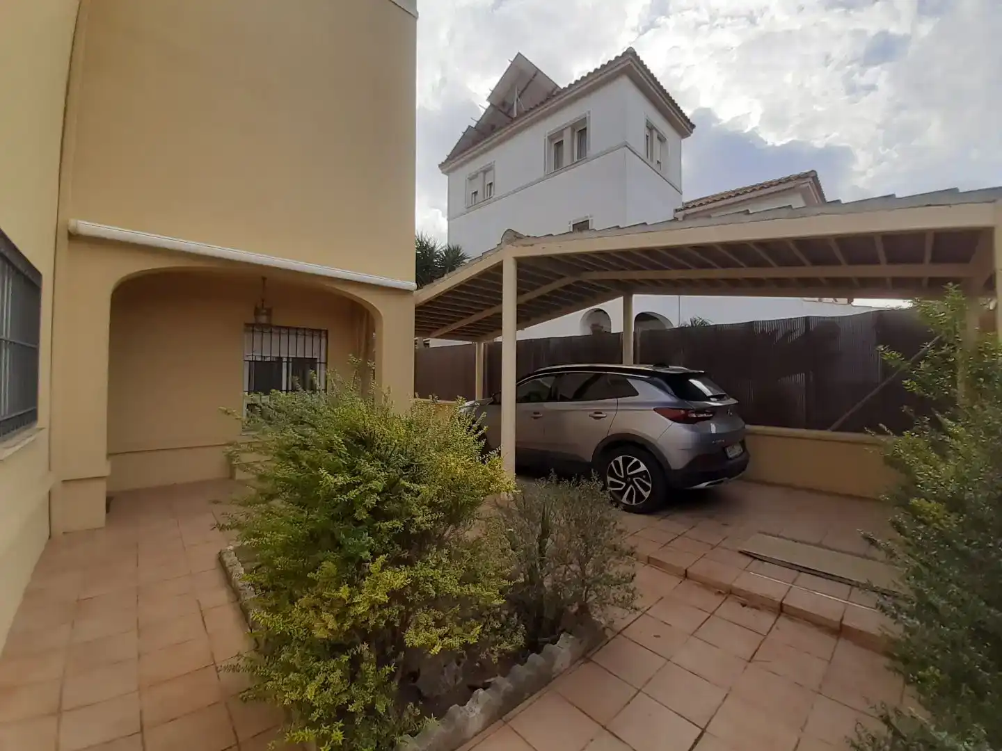 Aparcament de Casa o xalet en venda en Espartinas amb Aire condicionat, Jardí privat i Traster