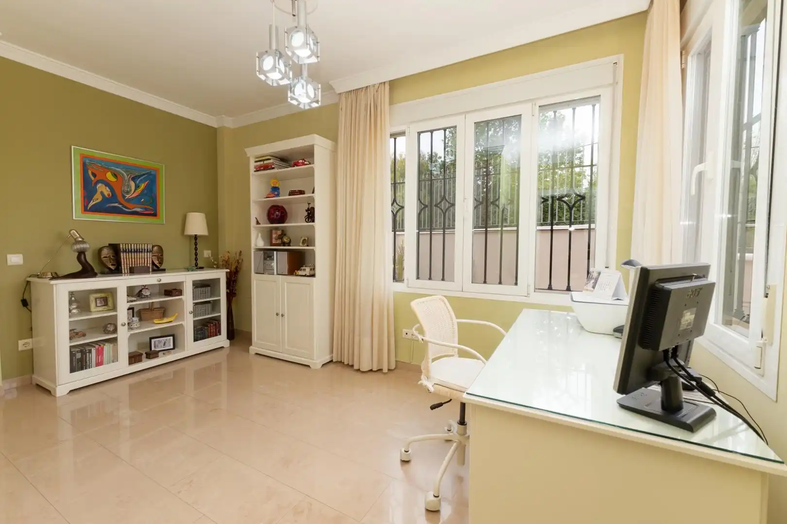 Sala de estar de Casa o chalet en venta en Alhaurín de la Torre con Aire acondicionado, Calefacción y Piscina