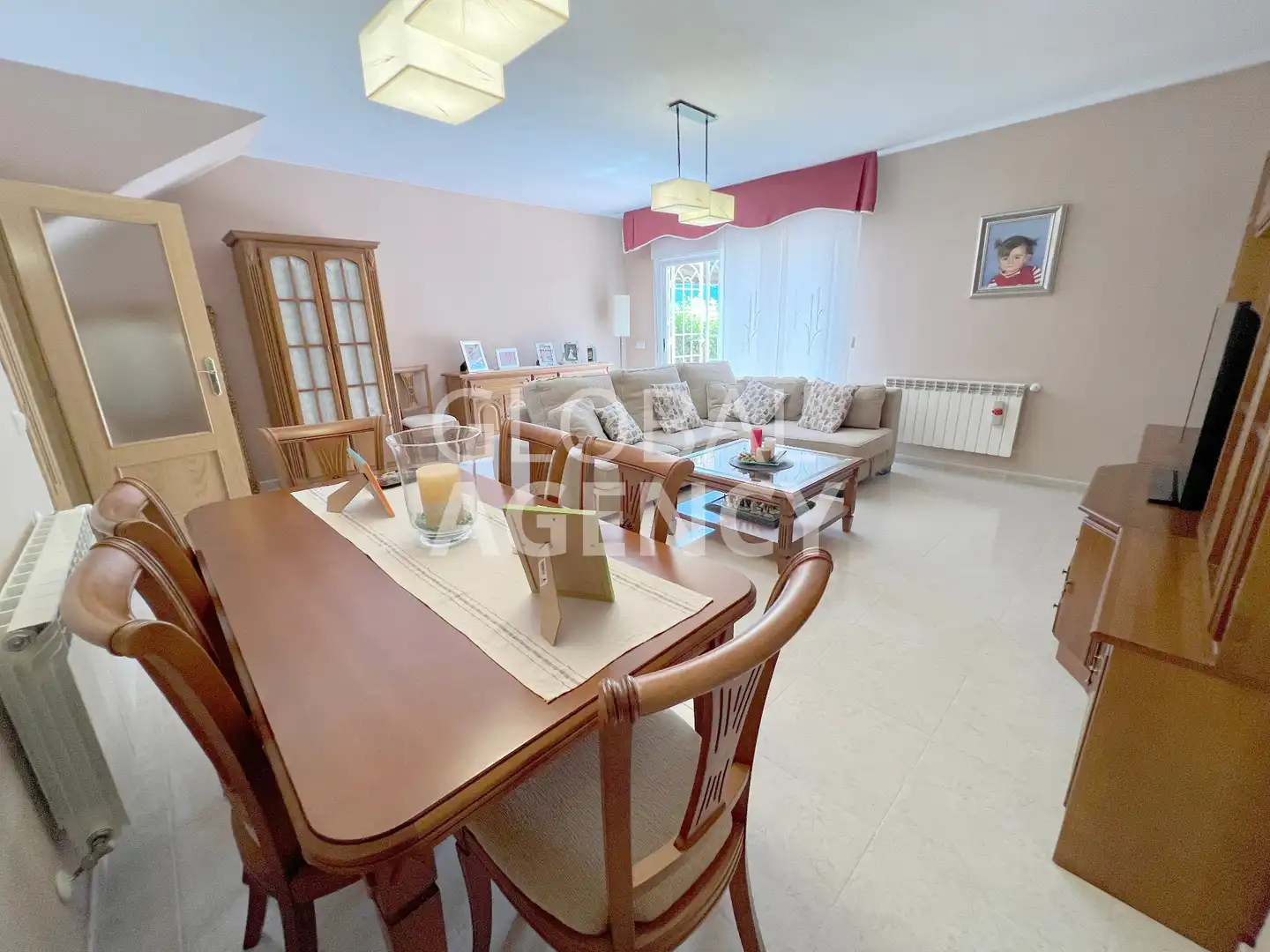 Sala de estar de Casa adosada en venta en Torrejón del Rey con Calefacción, Jardín privado y Horno