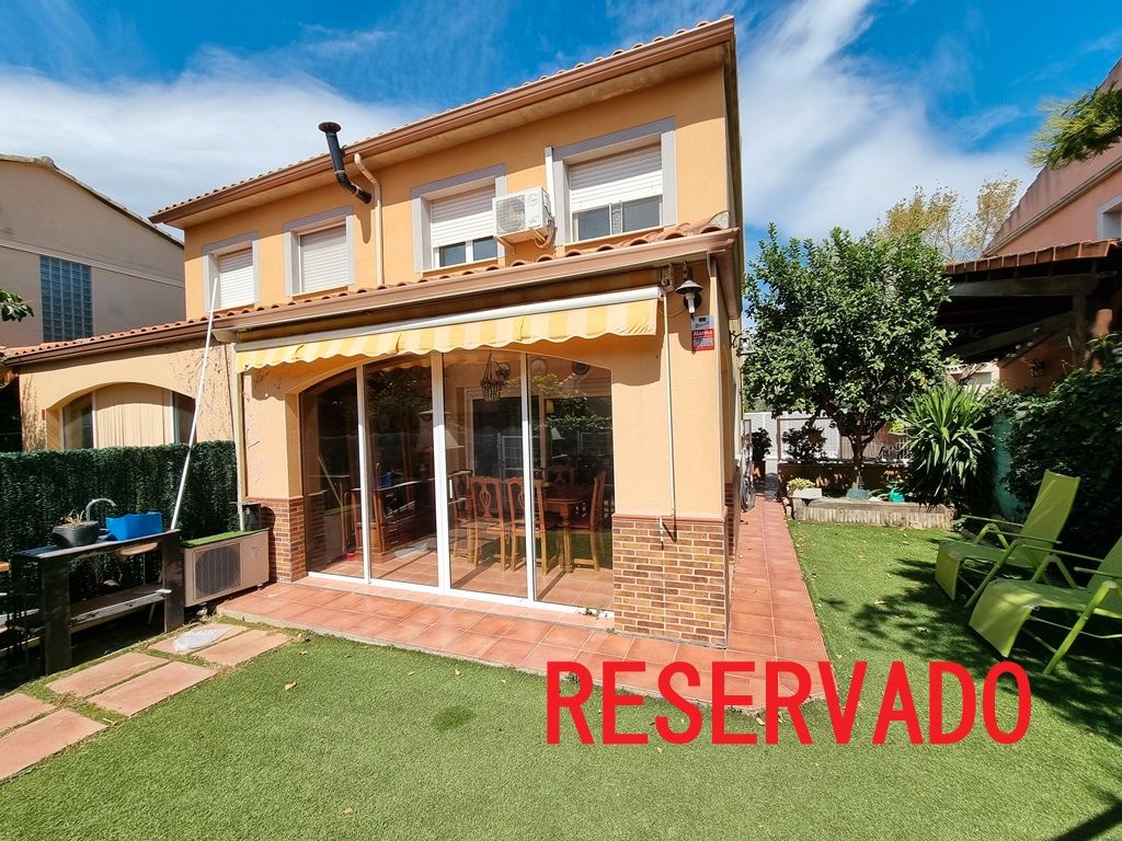 Jardí de Casa adosada en venda en Cambrils amb Aire condicionat, Jardí privat i Terrassa