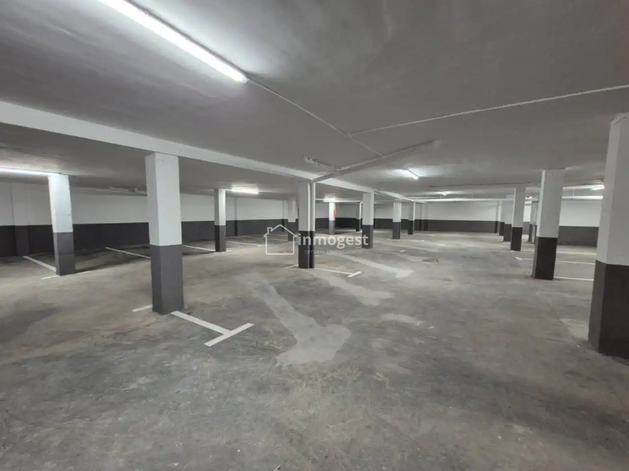 Parkplatz von Garage zur Miete in Girona