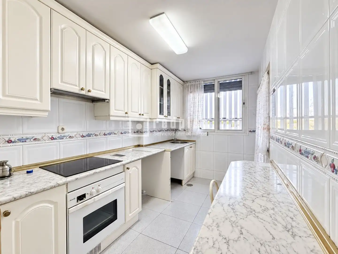 Kitchen of Flat for sale in Madrid  with Heating, Private garden and Terrace