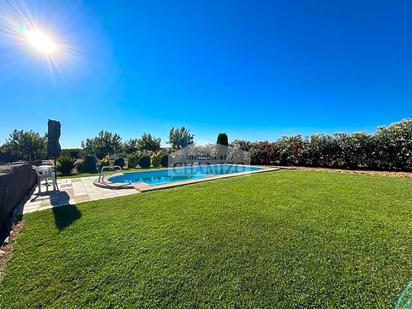 Swimming pool of House or chalet for sale in Villanueva de la Serena  with Air Conditioner, Terrace and Swimming Pool