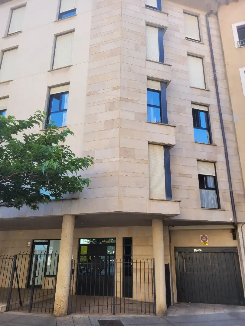 Vista exterior de Apartamento en venta en Soria Capital  con Calefacción, Parquet y Amueblado