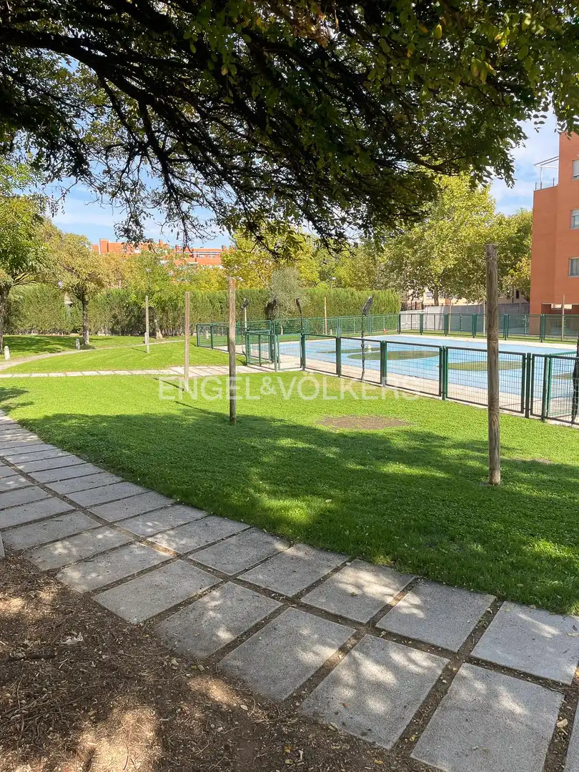 Piscina de Apartament en venda en Paracuellos de Jarama amb Calefacció, Terrassa i Traster