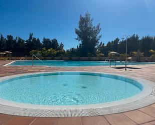 Piscina de Casa adosada de lloguer en San Bartolomé de Tirajana amb Aire condicionat, Terrassa i Moblat