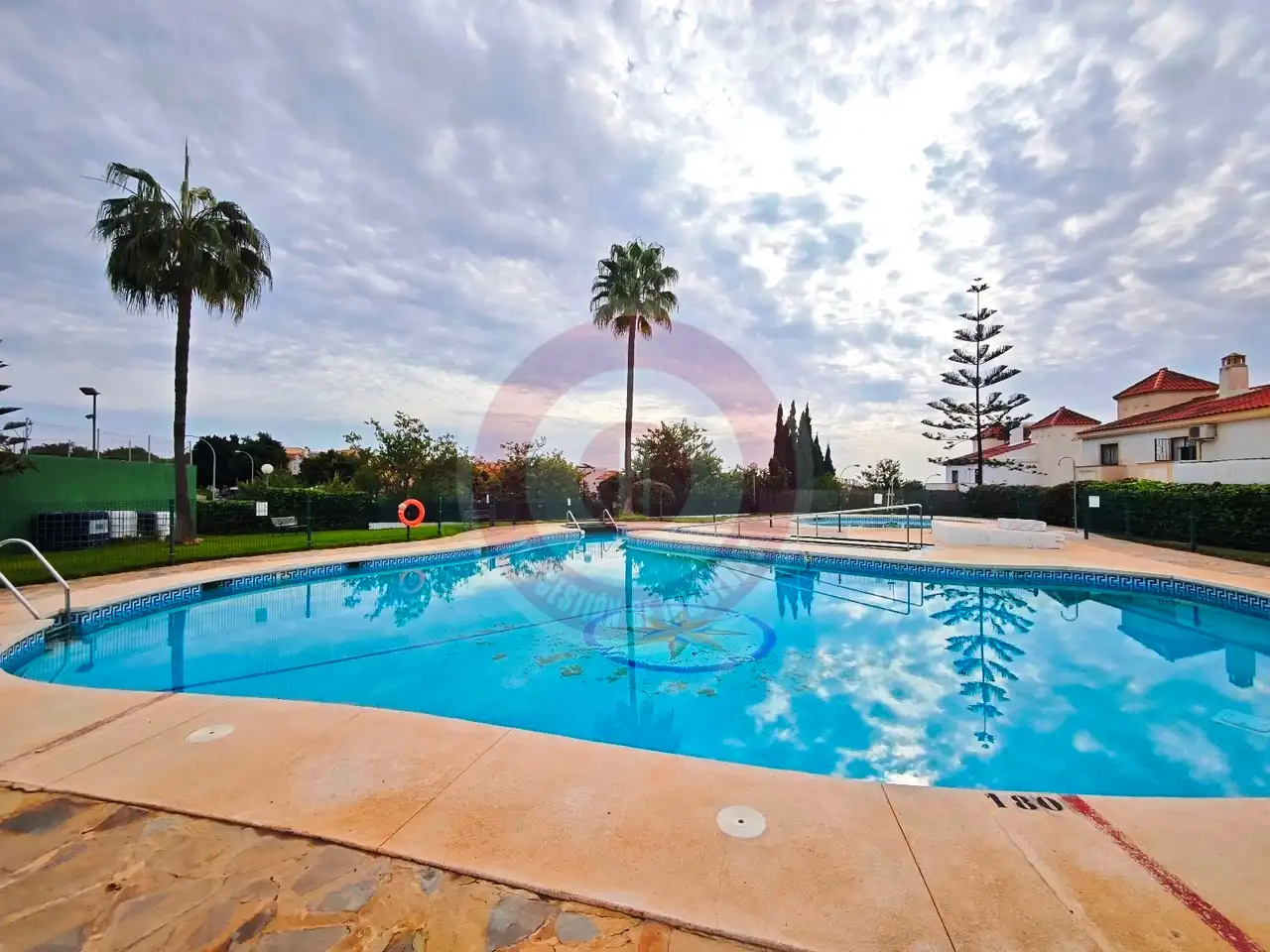Piscina de Casa adosada en venda en Vélez-Málaga amb Aire condicionat, Terrassa i Moblat