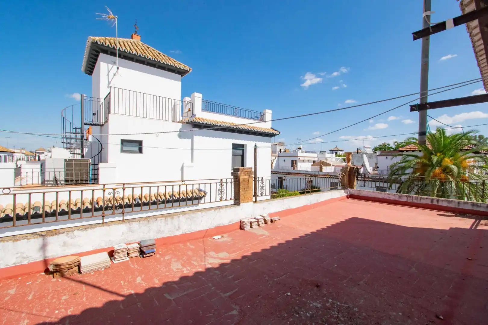 Vista exterior de Casa o xalet en venda en Sevilla amb Jardí privat i Terrassa