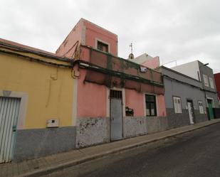 Vista exterior de Casa adosada en venda en Las Palmas de Gran Canaria amb Terrassa