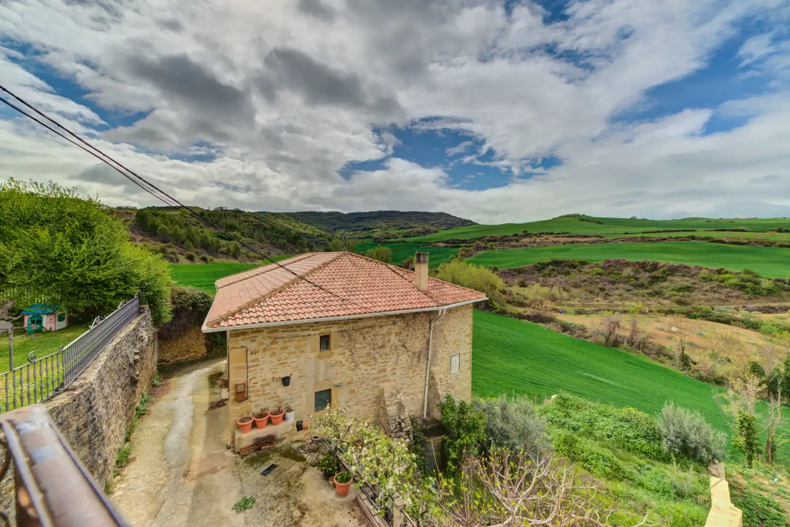 Exterior view of Houses for sale in Guesálaz / Gesalatz