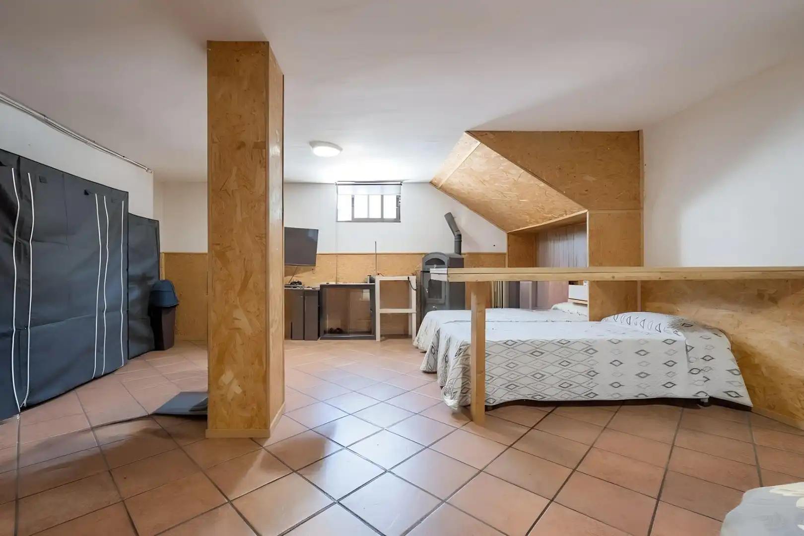Casa aparellada amb balcó en venda a Camino DE ALBARRATE, imagen 45
