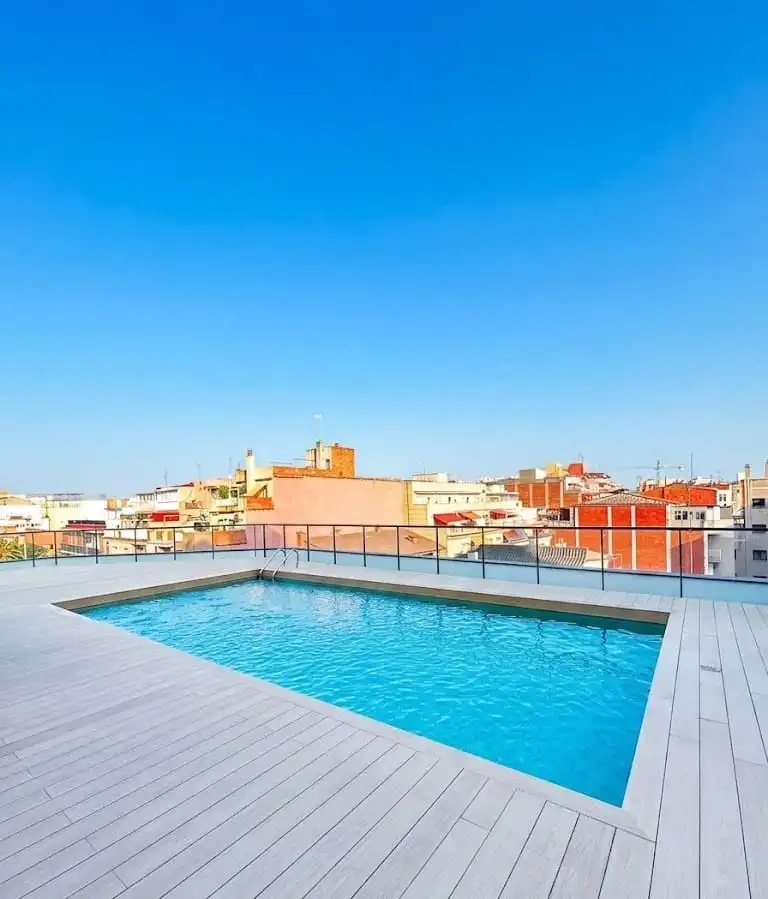 Piscina de Dúplex en venda en L'Hospitalet de Llobregat amb Terrassa, Piscina i Balcó
