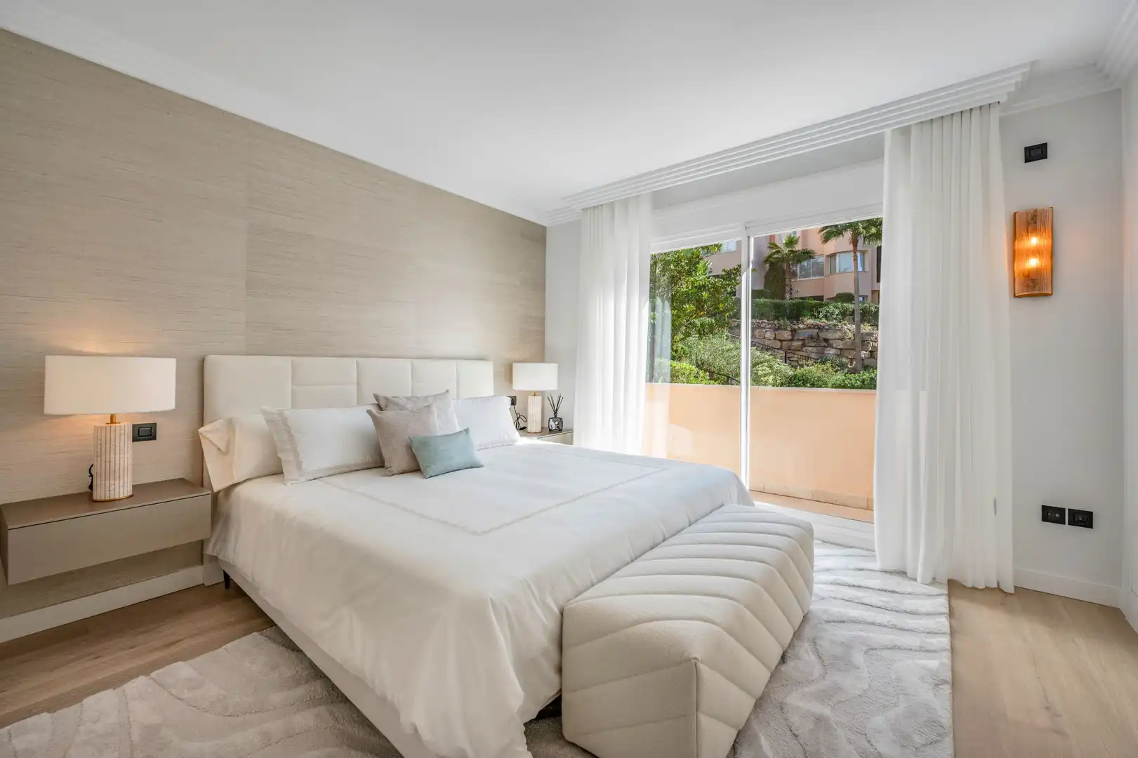 Dormitori de Apartament en venda en Marbella amb Aire condicionat, Terrassa i Piscina