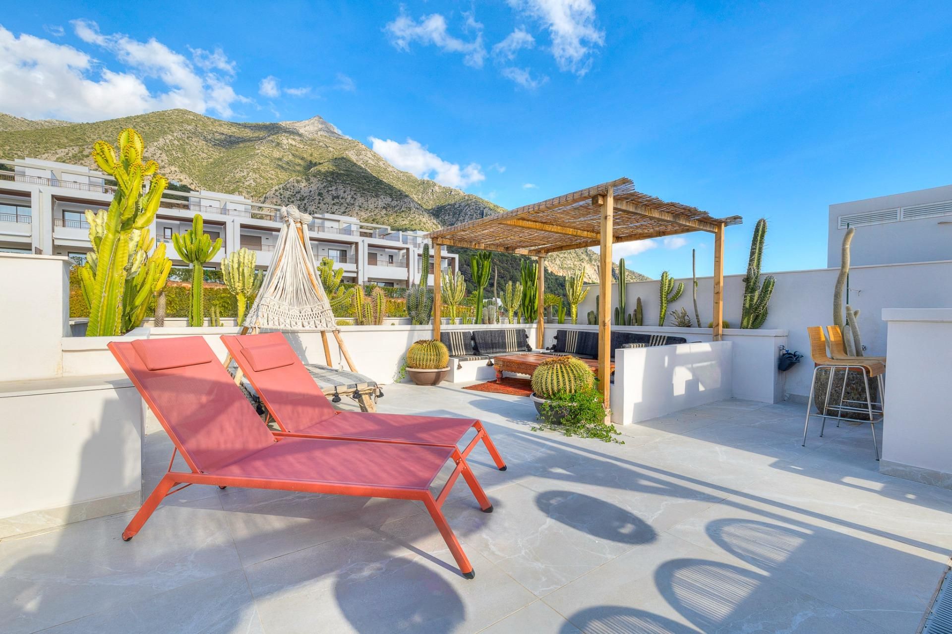 Terrace of Attic for sale in Istán  with Air Conditioner, Heating and Private garden