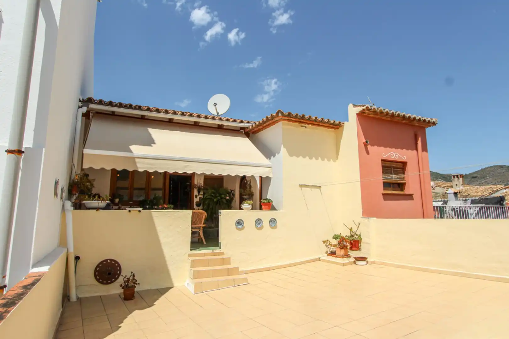 Vista exterior de Apartament en venda en Xaló amb Aire condicionat i Terrassa