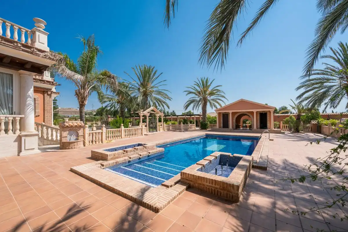 Piscina de Casa o xalet en venda en Elche / Elx amb Aire condicionat, Calefacció i Jardí privat