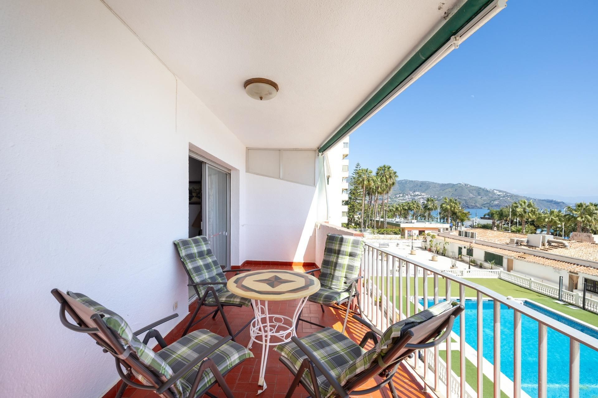 Terrasse von Wohnung zum Verkauf in Almuñécar mit Privatgarten, Terrasse und Möbliert