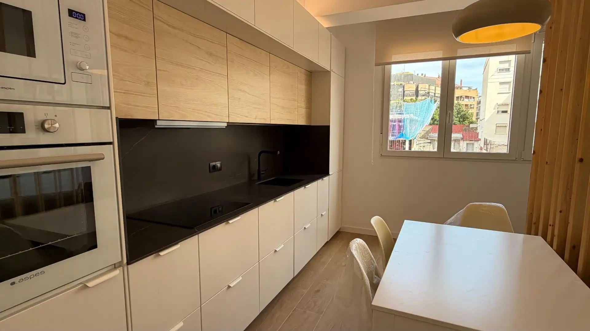 Cuina de Apartament de lloguer en  Valencia Capital amb Aire condicionat, Moblat i Balcó
