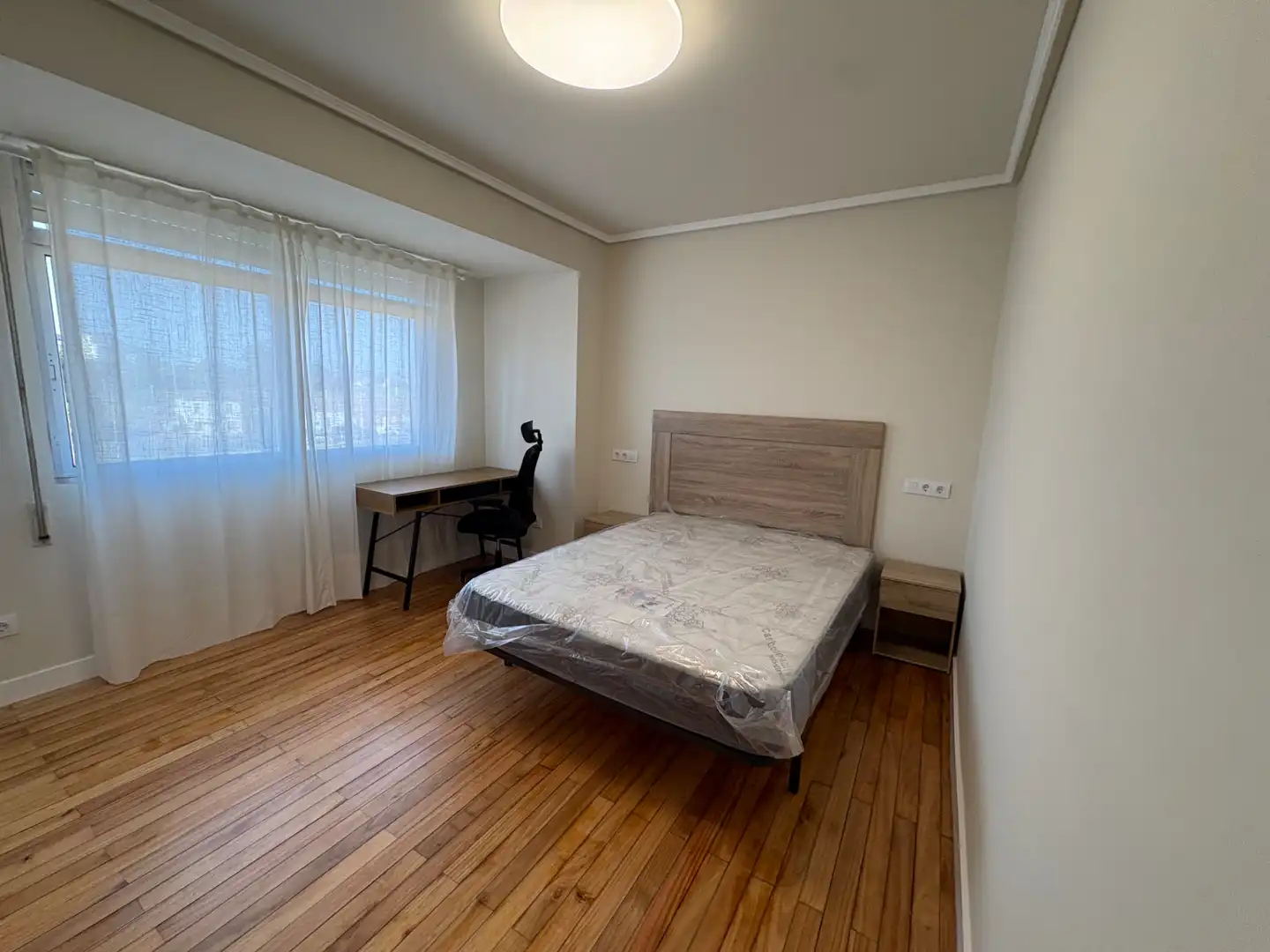 Schlafzimmer von Wohnung zur Miete in Ferrol mit Abstellraum, Möbliert und Ofen
