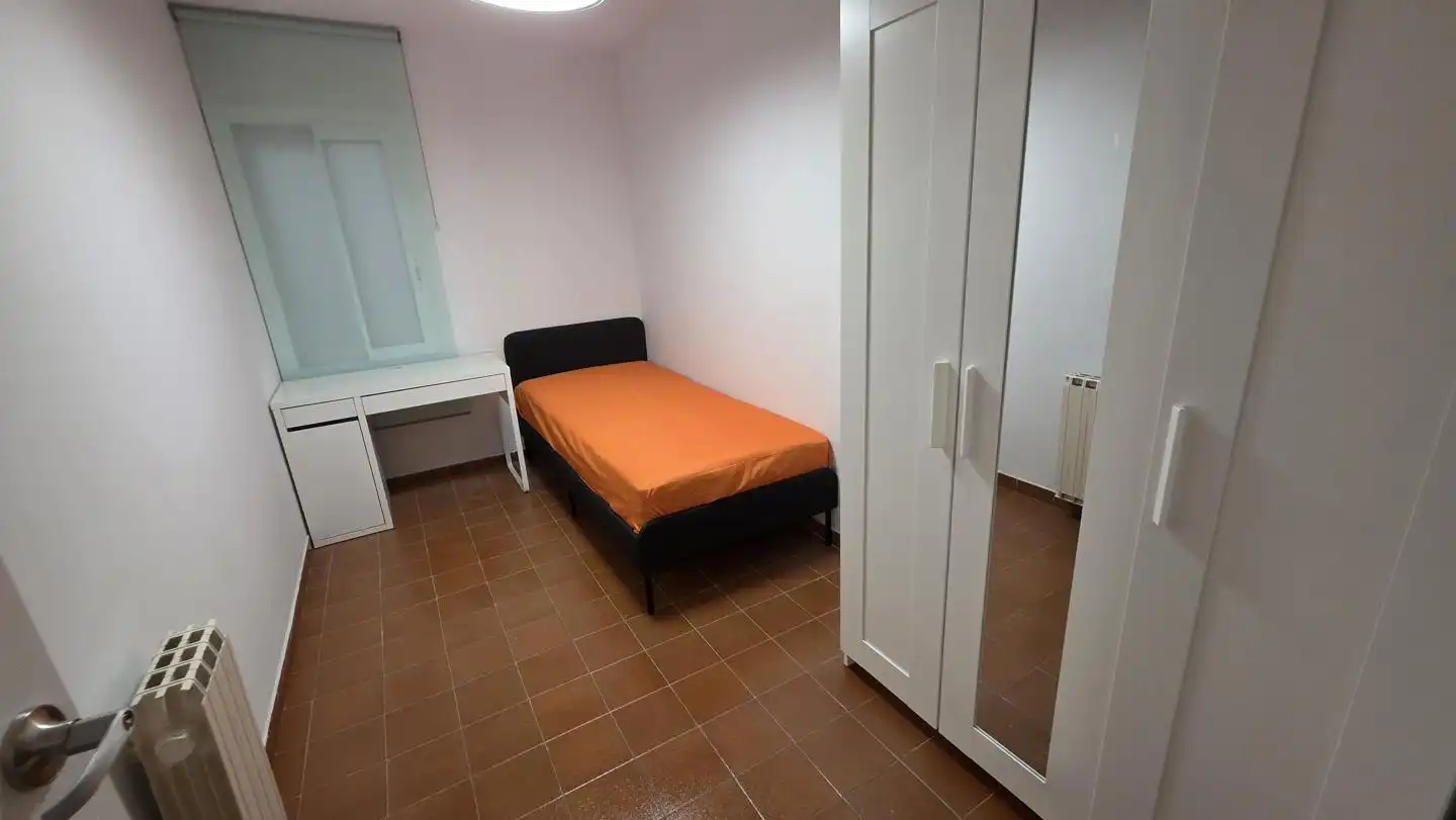 Habitación de Piso de alquiler en Terrassa con Calefacción, Amueblado y Balcón