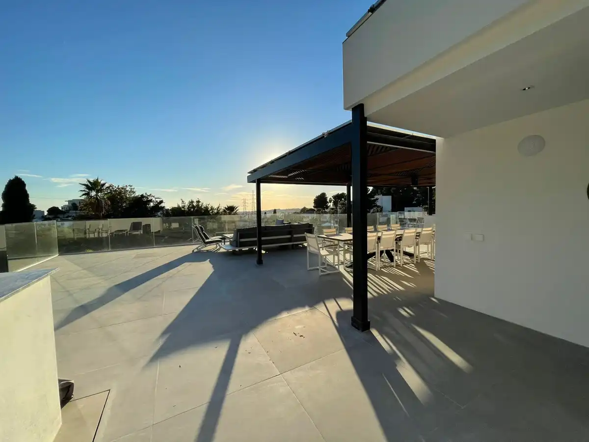 Casa o xalet de lloguer a RAMON J SENDER-LA CAMPANA, 5, Las Brisas