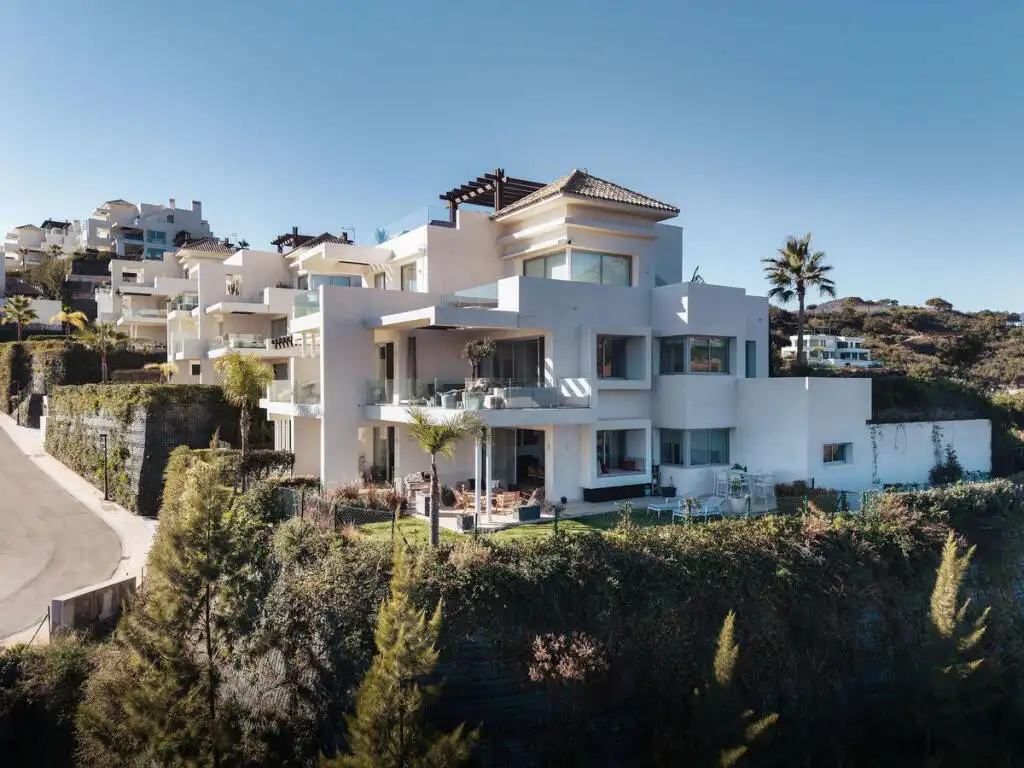Exterior view of Ground floor for sale in Benahavís  with Air Conditioner, Private garden and Terrace