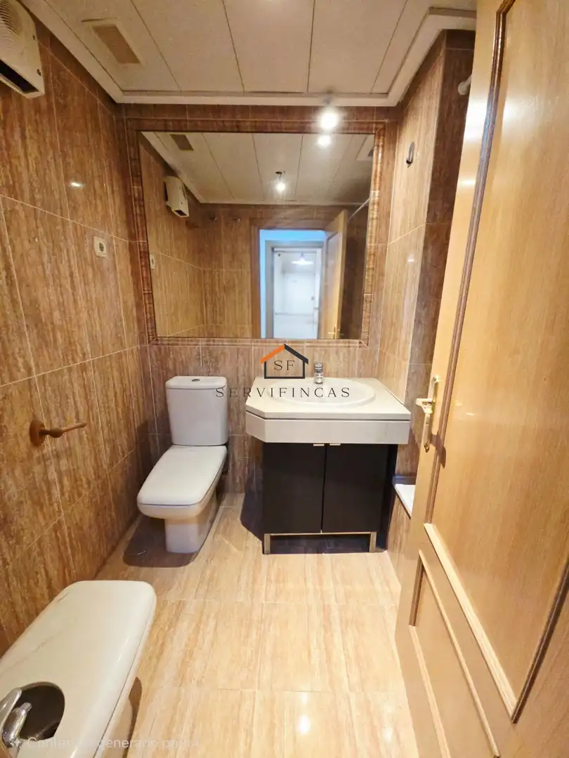 Bathroom of Flat for rent in Madrid  with Air Conditioner, Heating and Private garden