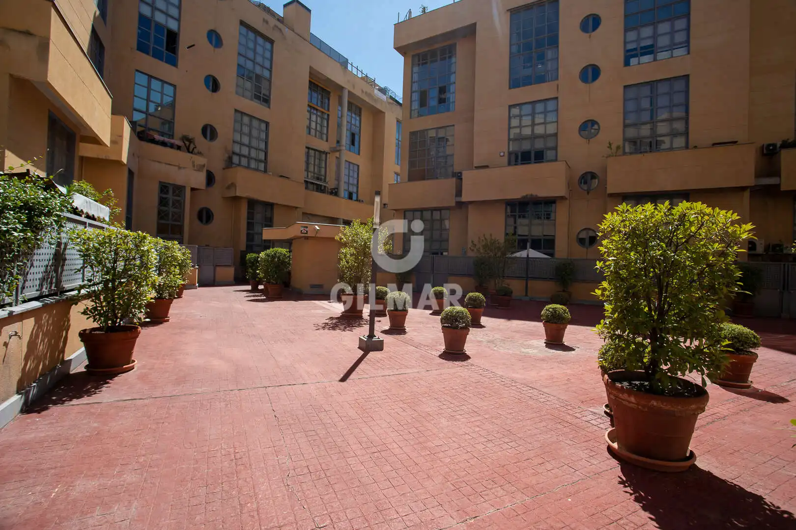 Vista exterior de Dúplex en venda en Madrid amb Calefacció i Balcó