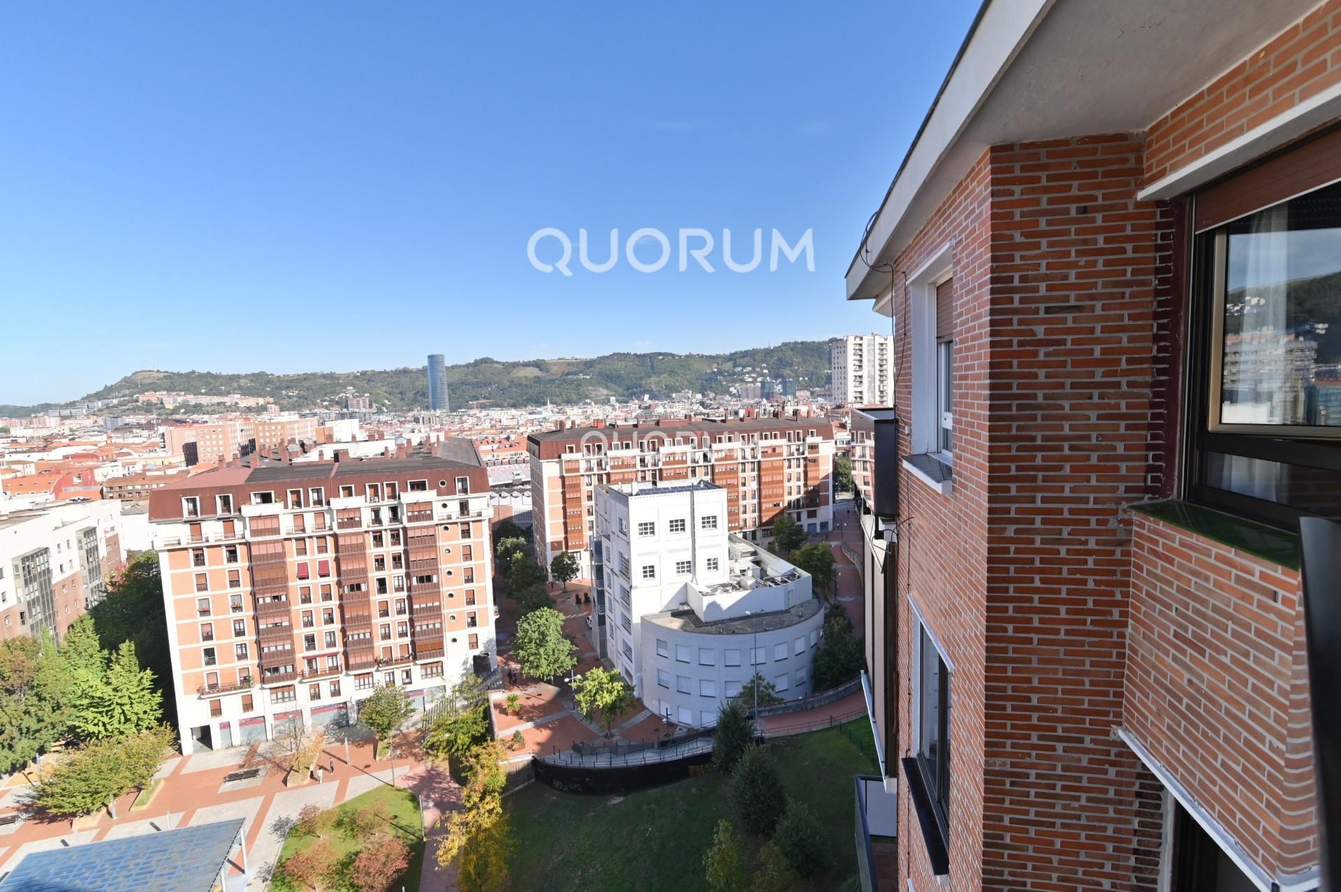 Dormitori de Pis en venda en Bilbao  amb Calefacció, Terrassa i Balcó