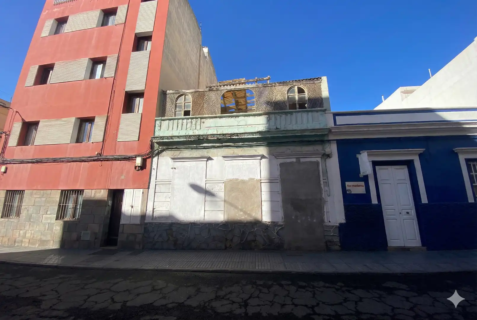 Vista exterior de Casa adosada en venda en Las Palmas de Gran Canaria amb Calefacció