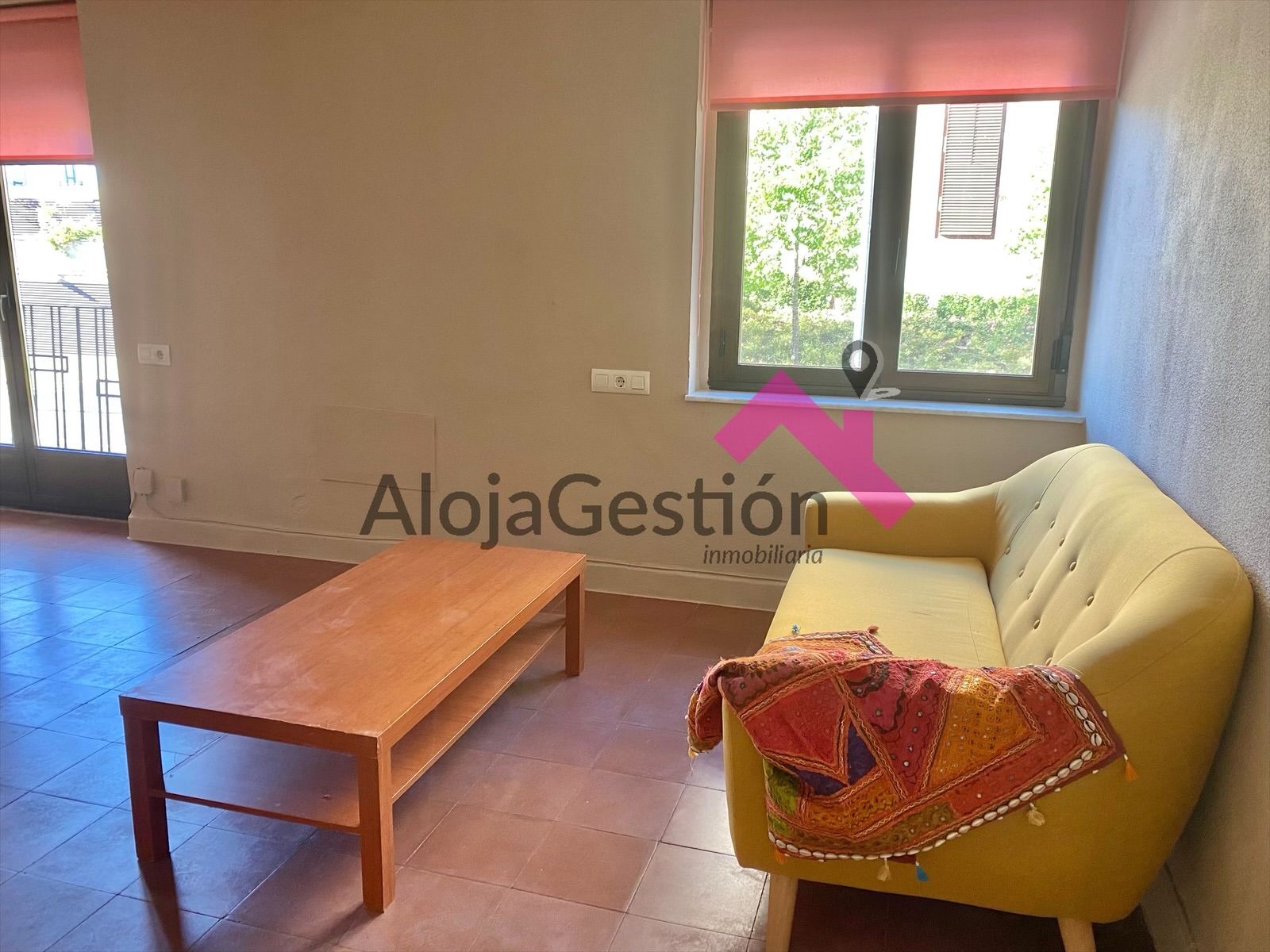 Sala d'estar de Estudi de lloguer en Salamanca Capital amb Calefacció, Moblat i Rentadora