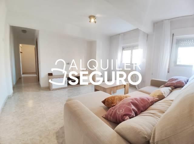 Sala d'estar de Pis de lloguer en  Madrid Capital amb Calefacció, Terrassa i Moblat