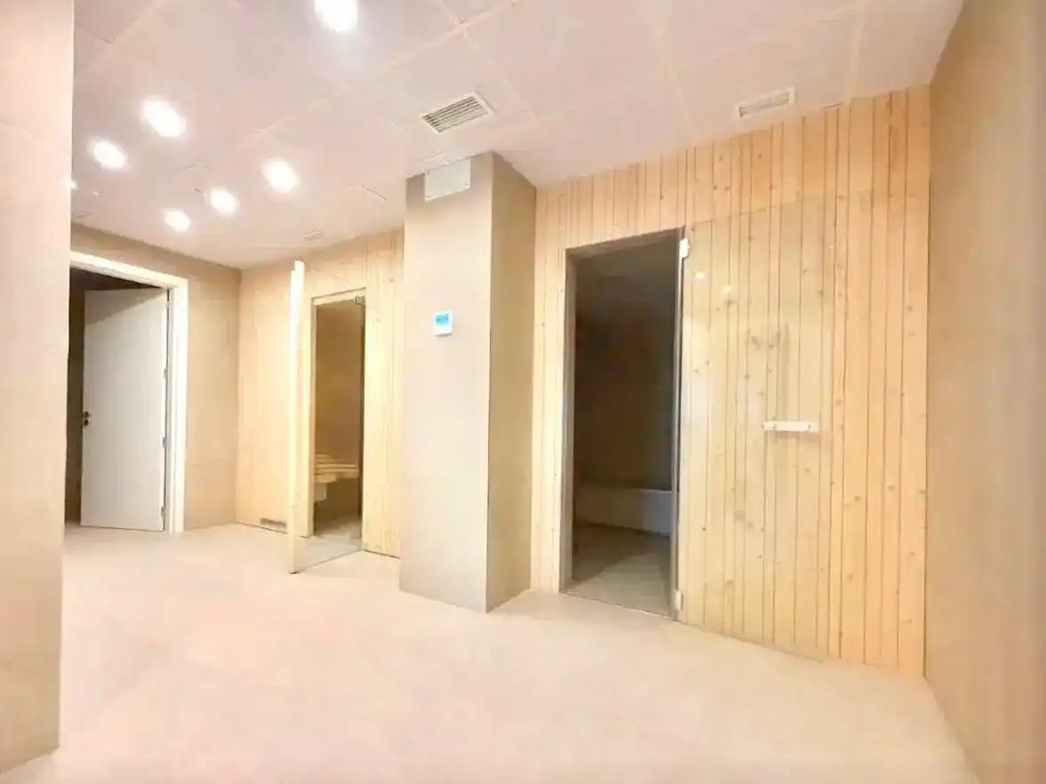 Loft zur Miete in La Moraleja mit Klimaanlage, Schwimmbad und Möbliert