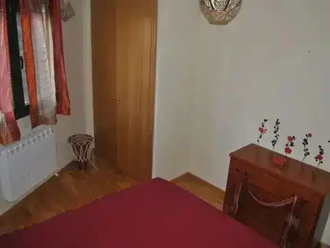 Dormitori de Pis en venda en El Tiemblo  amb Aire condicionat i Piscina
