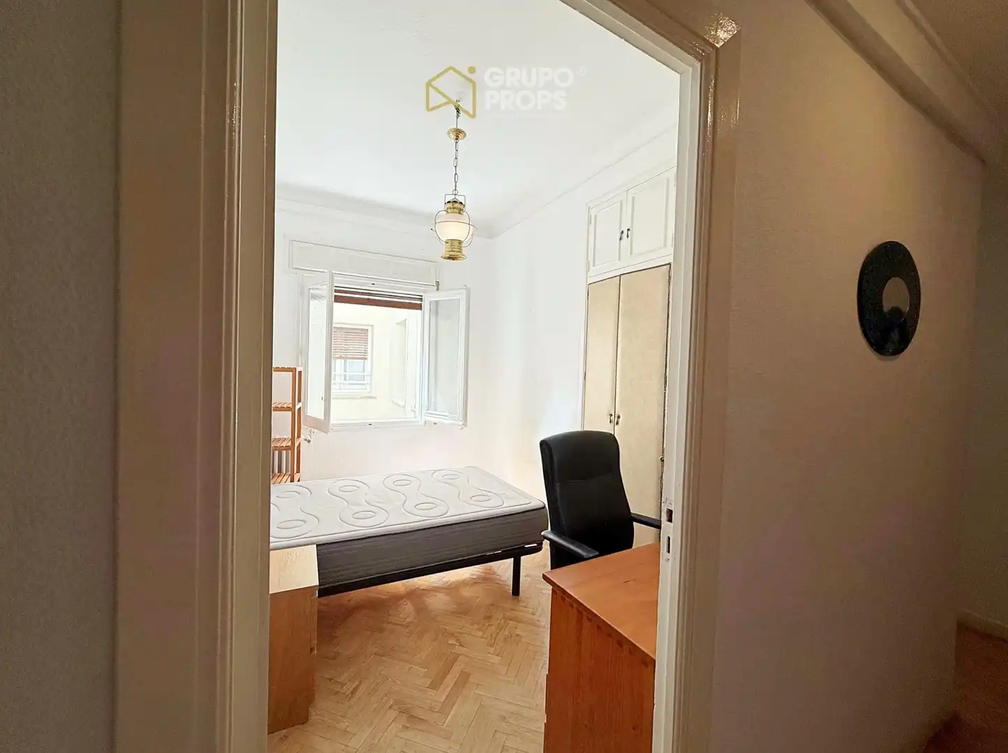 Bedroom of Flat for rent in Madrid  with Heating, Parquet flooring and Furnished