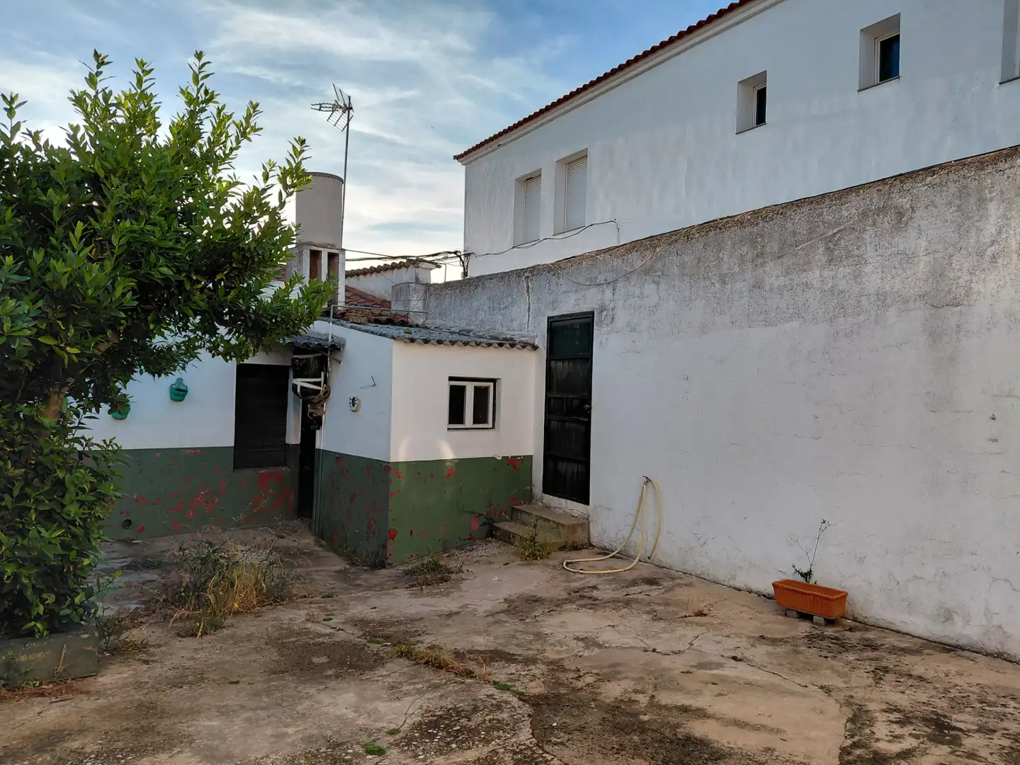 Vista exterior de Casa o xalet en venda en Fuente de Cantos amb Traster, Moblat i Forn