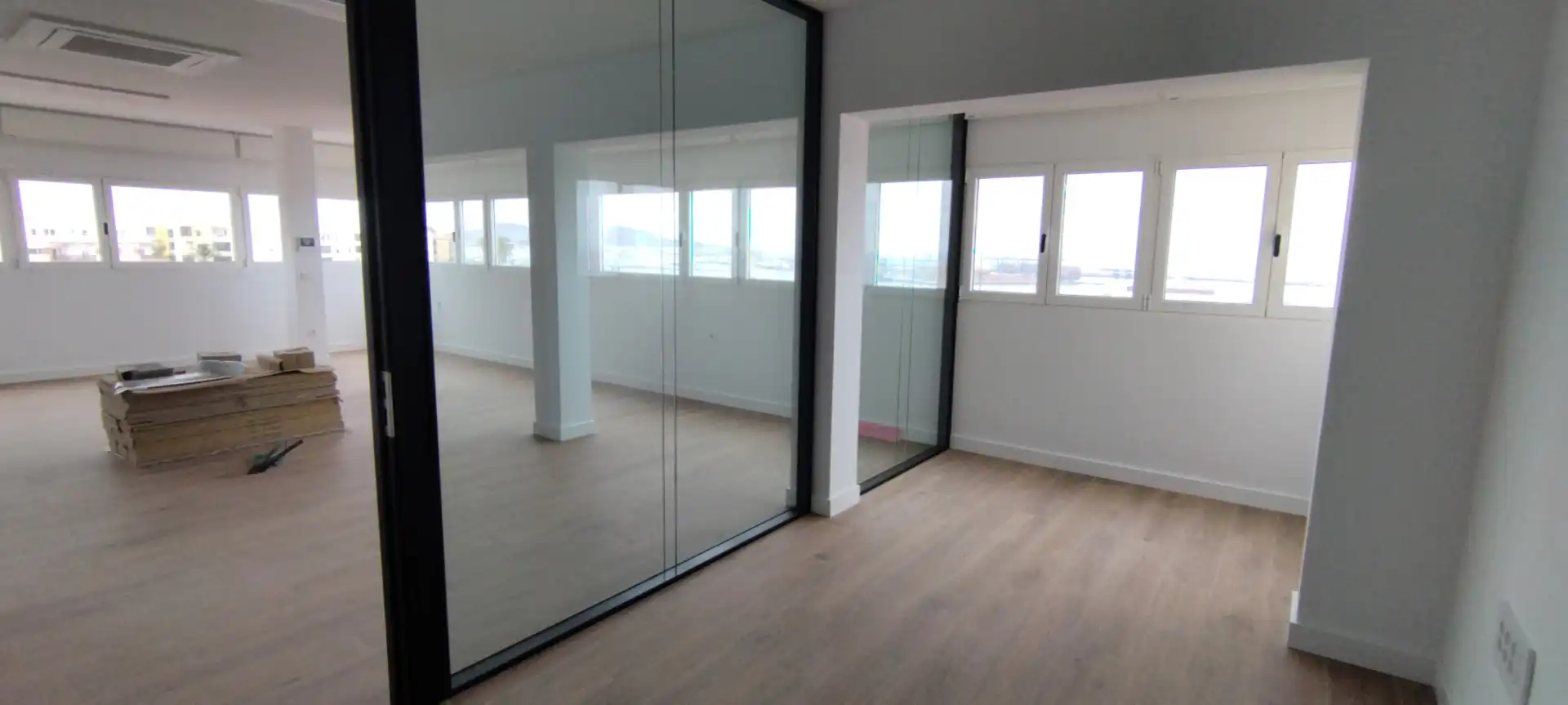 Büro zur Miete in Las Palmas de Gran Canaria mit Klimaanlage, Terrasse und Balkon