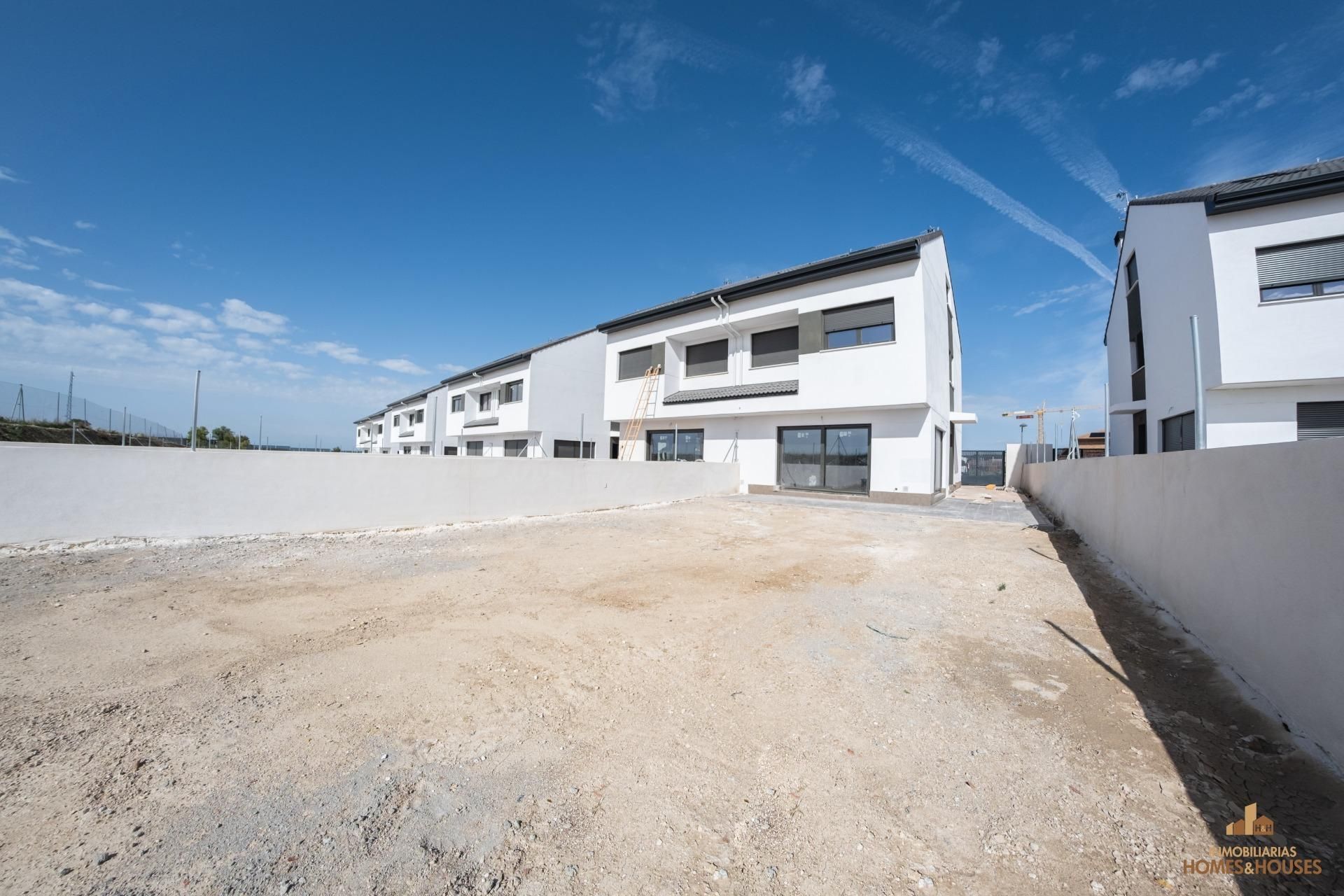 Exterior view of Single-family semi-detached for sale in Villalbilla  with Heating, Private garden and Terrace