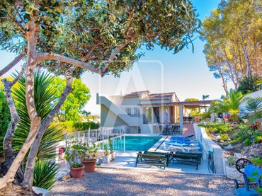 Villa con piscina in vendita a La Fustera
