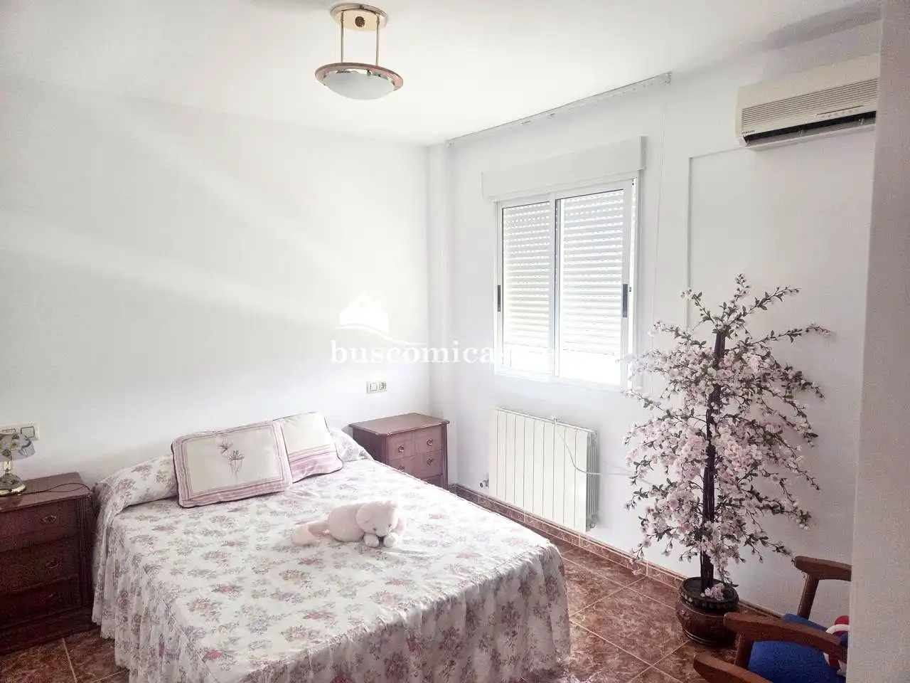 Dormitori de Casa o xalet en venda en Jaén amb Aire condicionat, Calefacció i Jardí privat