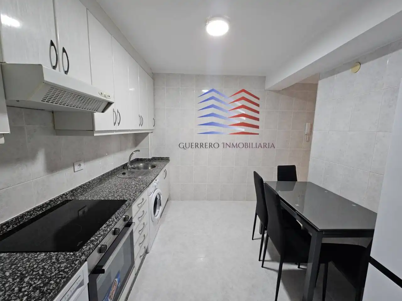 Cocina de Piso de alquiler en Ourense Capital  con Calefacción, Parquet y Alarma