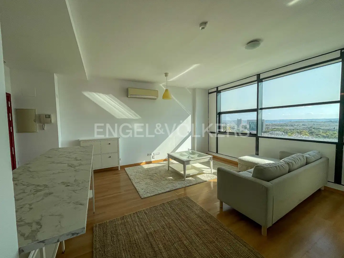 Living room of Study for rent in San Sebastián de los Reyes  with Air Conditioner, Heating and Parquet flooring