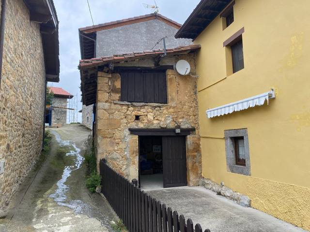 Casa adosada en Venta en Onís
