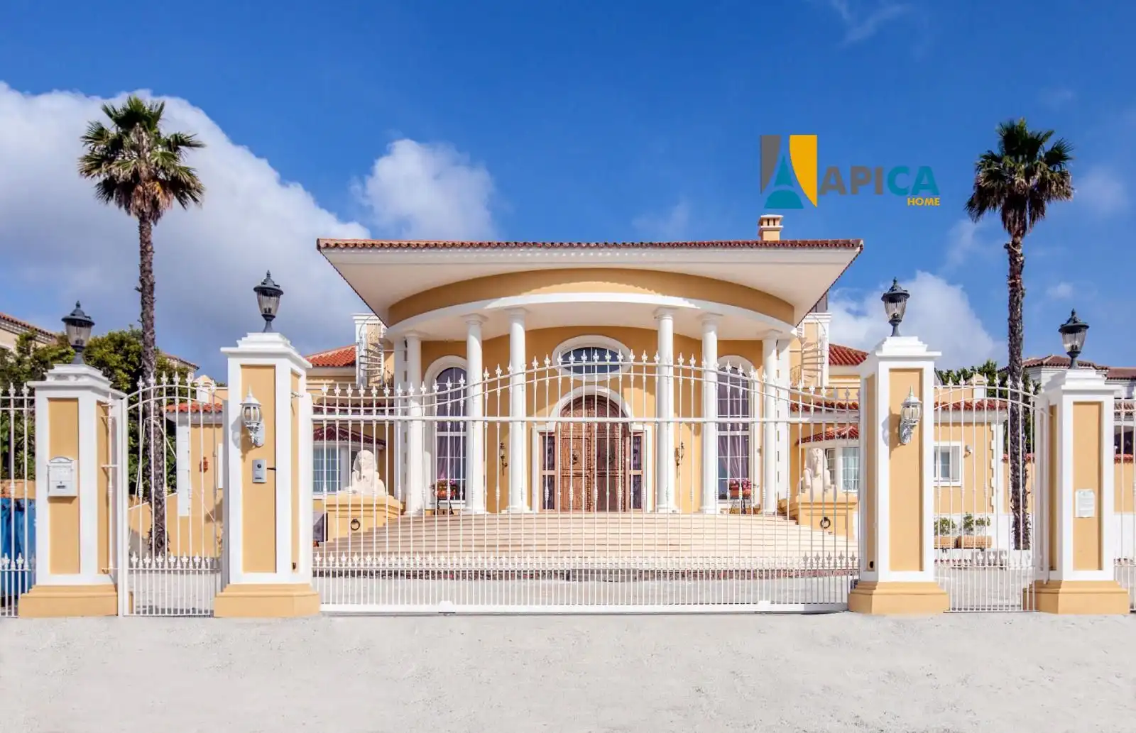 Chalet con piscina en venta en Sotogrande Alto