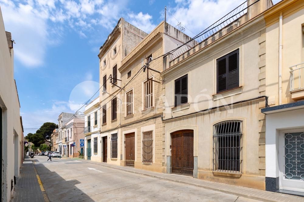 Exterior view of House or chalet for sale in El Masnou  with Air Conditioner, Heating and Terrace