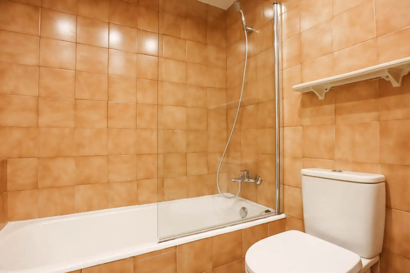 Badezimmer von Wohnung zur Miete in Oviedo  mit Heizung und Parkett