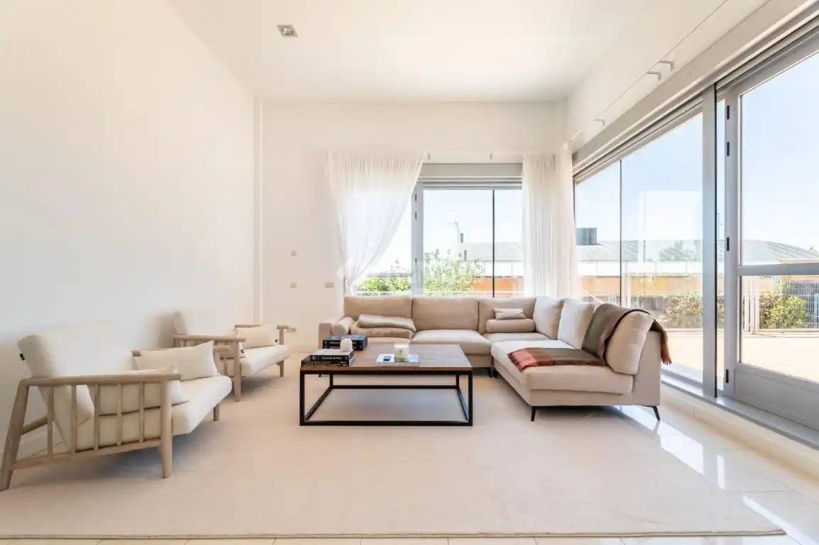 Wohnzimmer von Einfamilien-Reihenhaus zum Verkauf in Torrelodones mit Klimaanlage, Heizung und Terrasse