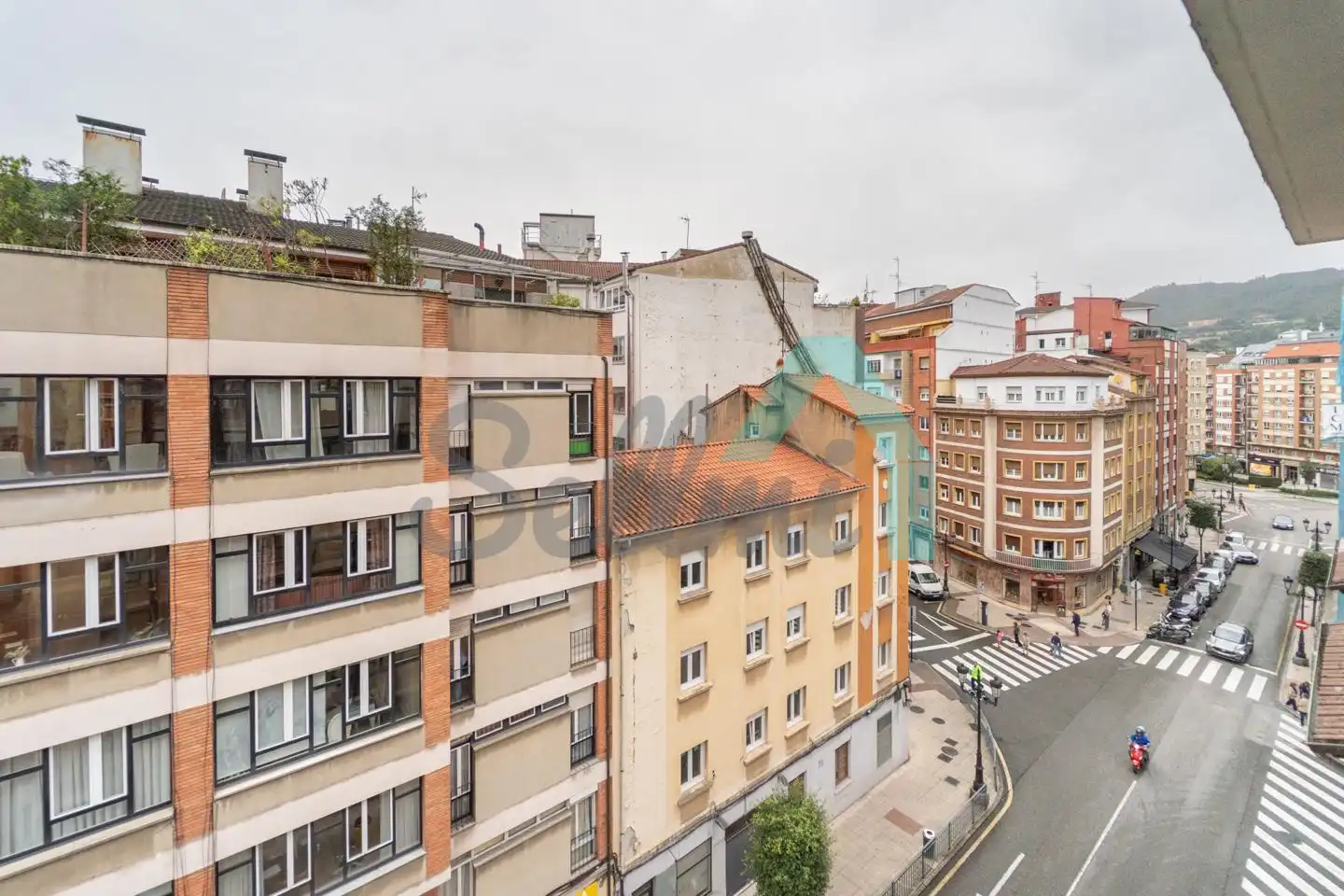 Vista exterior de Dúplex en venda en Oviedo  amb Calefacció, Parquet i Traster
